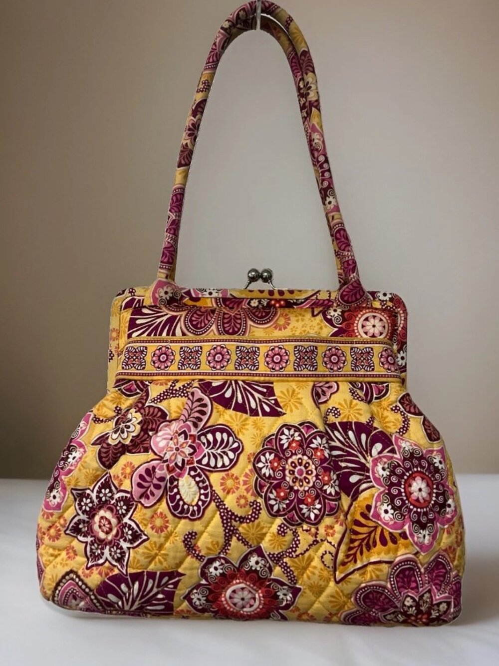 Vera Bradley Bali Gold Quilted Shoulder Bag Metal Ball / Kisslock Clasp